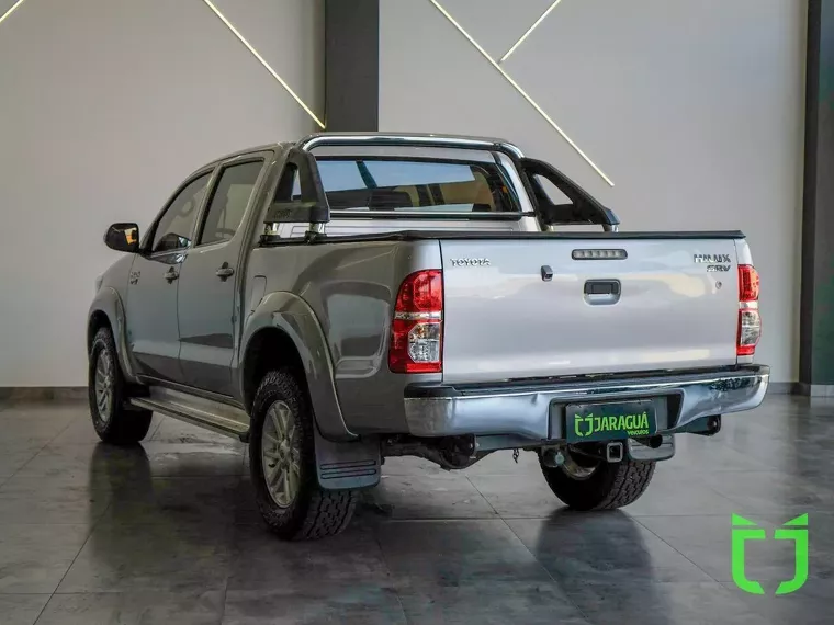 Toyota Hilux Prata 3