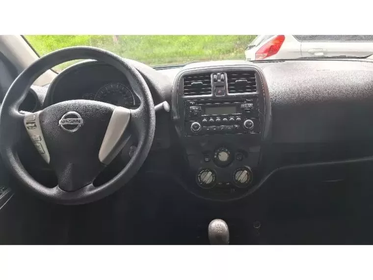 Nissan Versa Branco 10