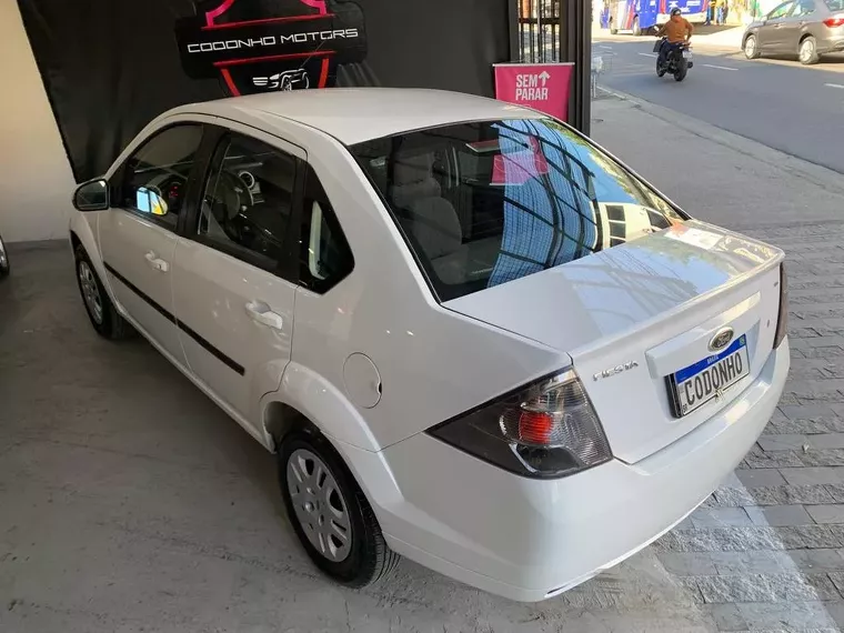 Ford Fiesta Branco 13