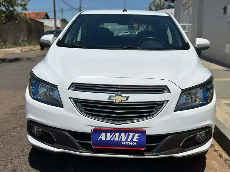 Chevrolet Onix Branco 11