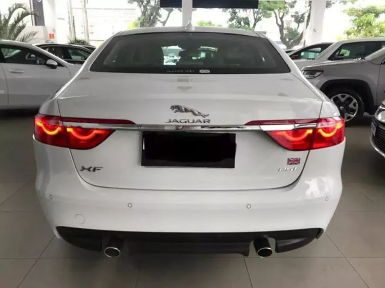 Jaguar XF Branco 11