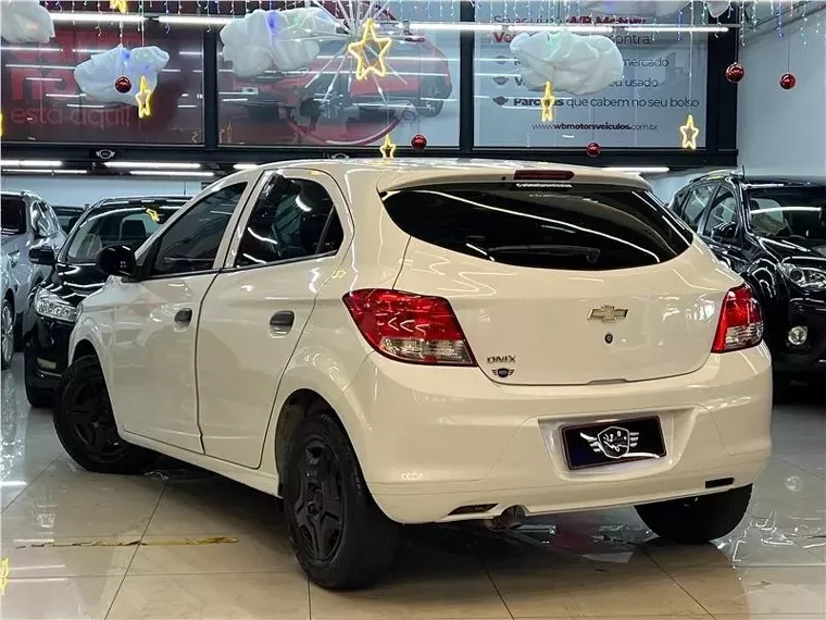 Chevrolet Onix Branco 2