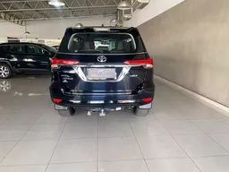 Toyota Hilux SW4