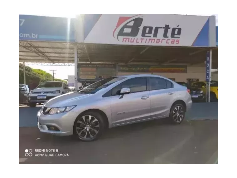 Honda Civic Prata 4