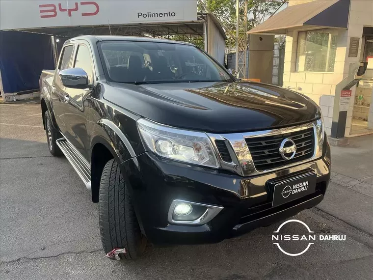 Nissan Frontier Preto 3