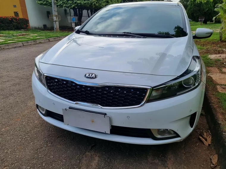 KIA Cerato Branco 18