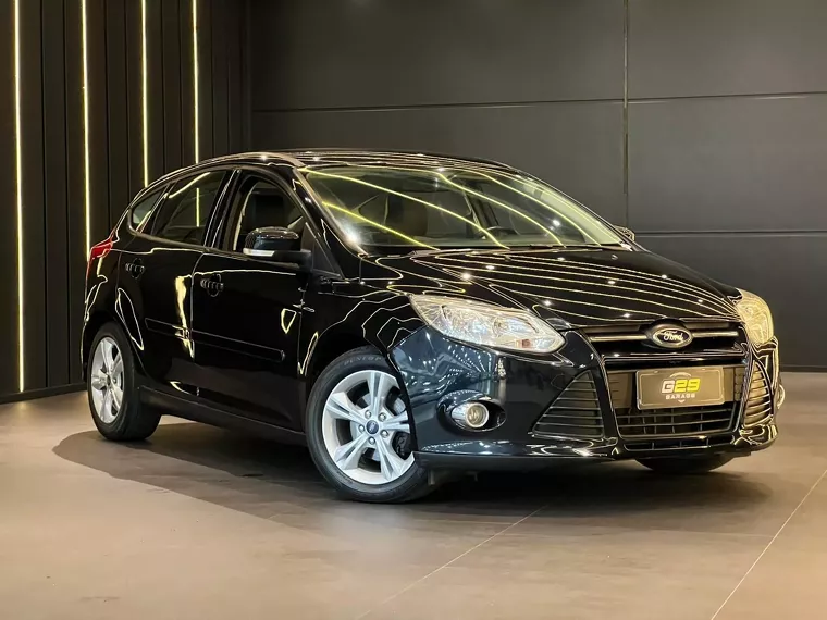 Ford Focus Preto 4