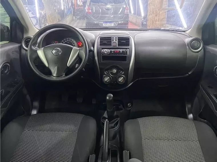 Nissan Versa Preto 6