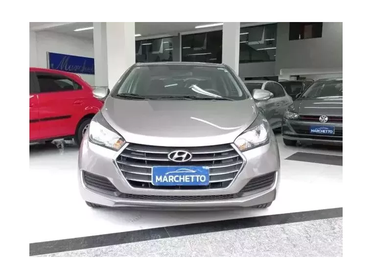 Hyundai HB20S Prata 10