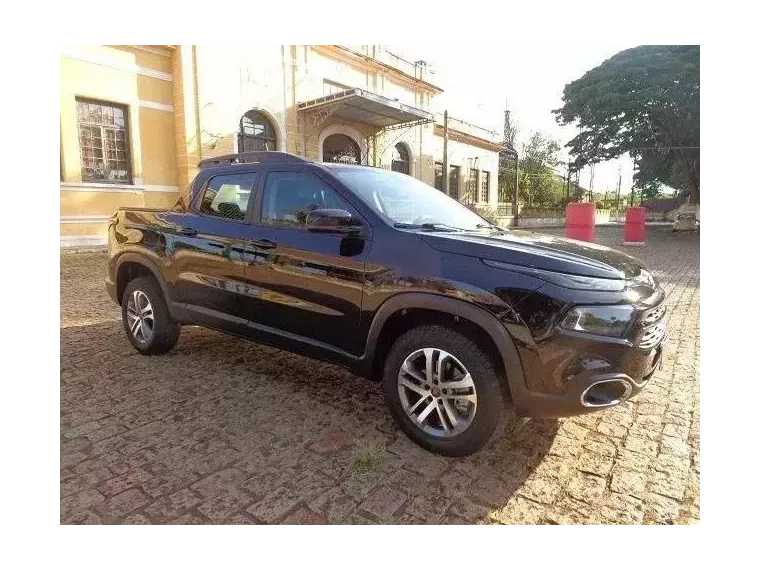 Fiat Toro Preto 5