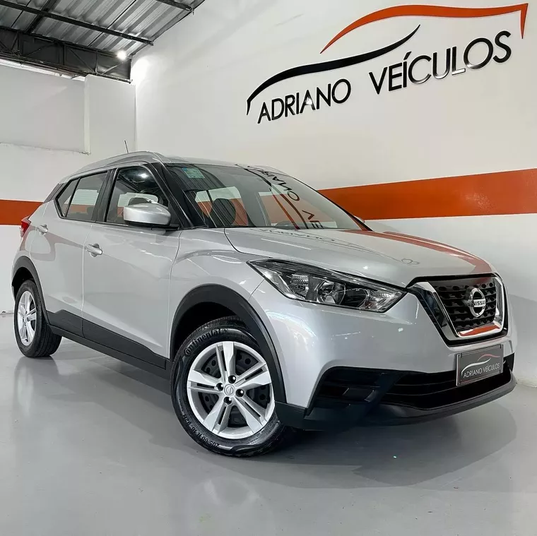 Nissan Kicks Prata 8