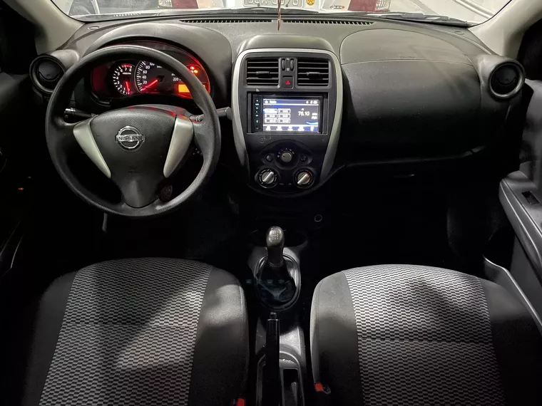 Nissan Versa Branco 7