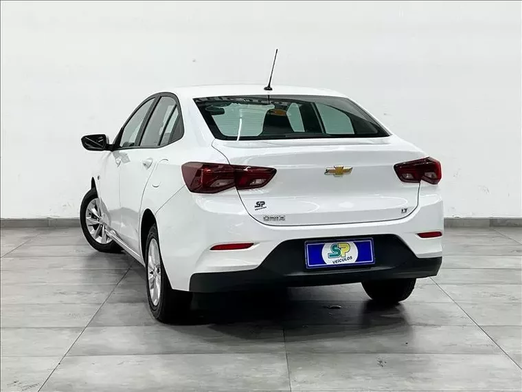 Chevrolet Onix Branco 16