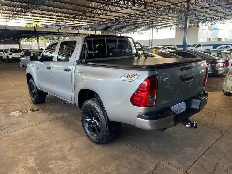 Toyota Hilux Prata 7