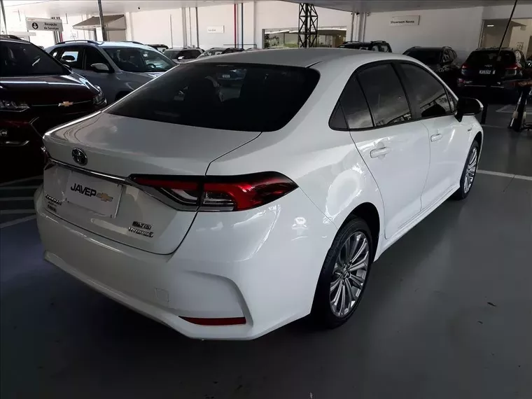 Toyota Corolla Branco 11