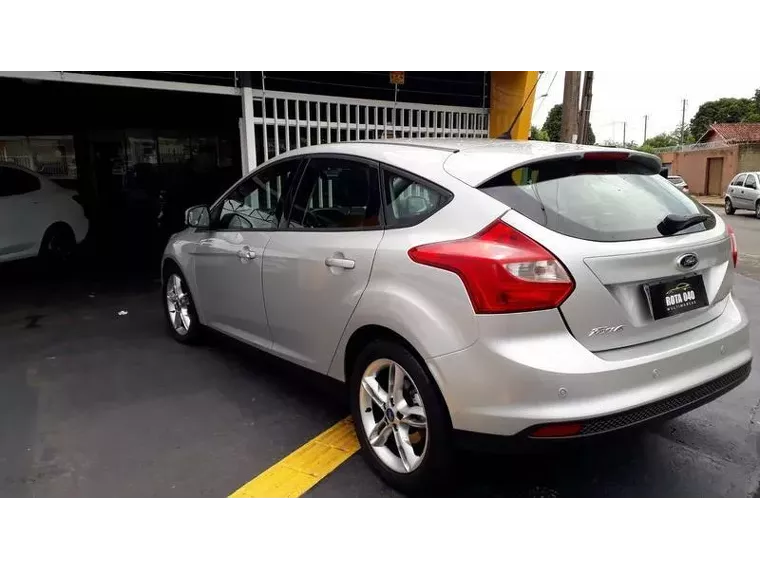 Ford Focus Prata 10