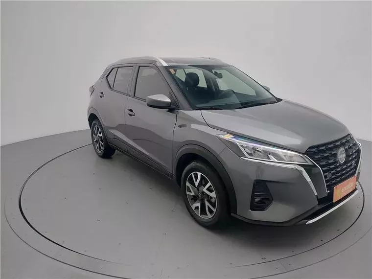 Nissan Kicks Cinza 13