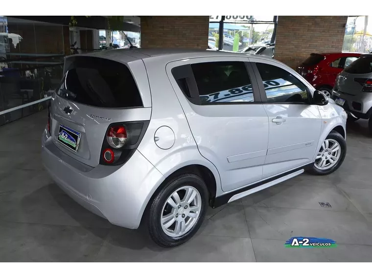 Chevrolet Sonic Prata 15