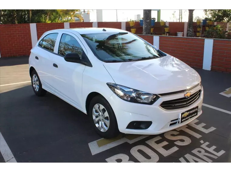 Chevrolet Onix Branco 4