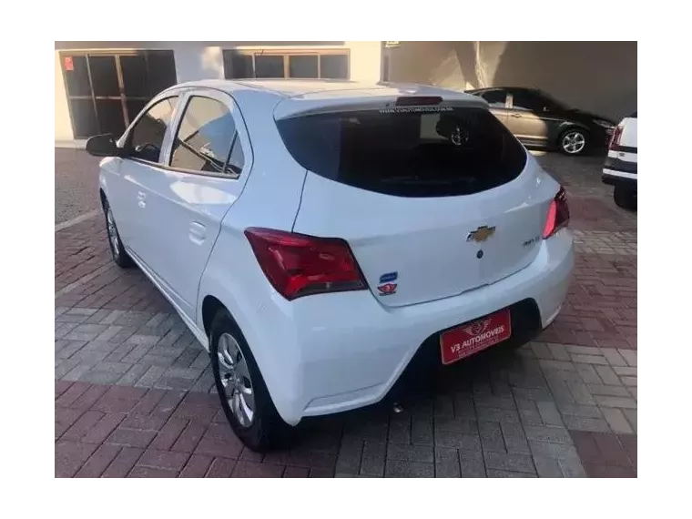 Chevrolet Onix Branco 1