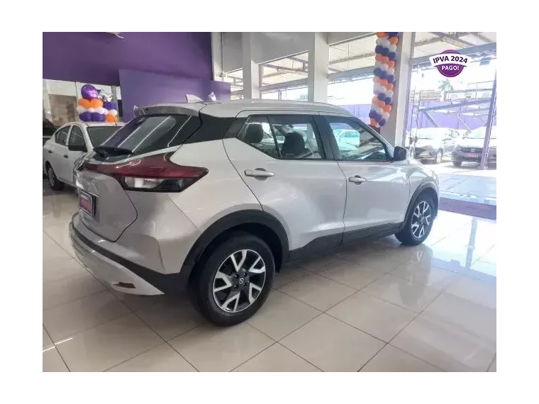 Nissan Kicks Prata 7