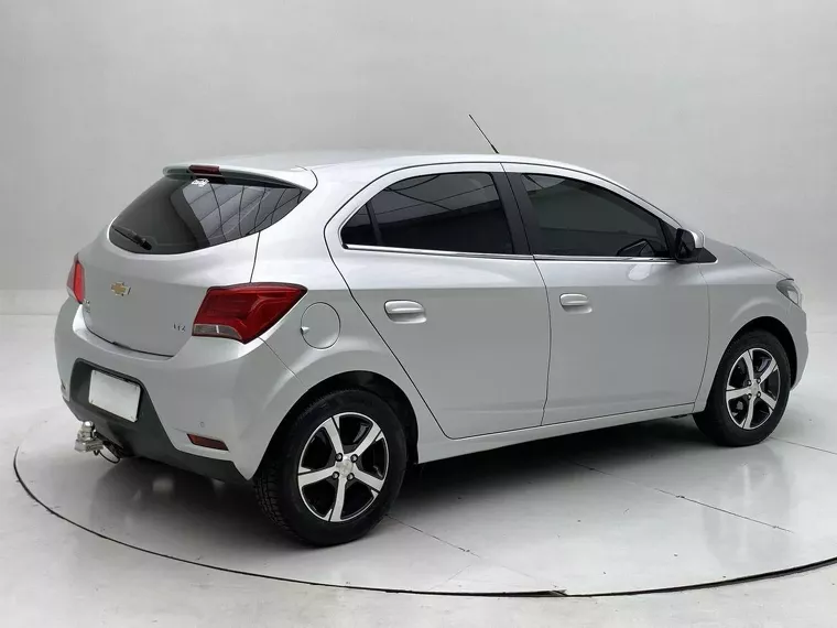 Chevrolet Onix Prata 2