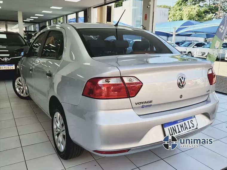 Volkswagen Voyage Prata 3