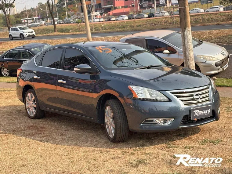 Nissan Sentra Azul 4