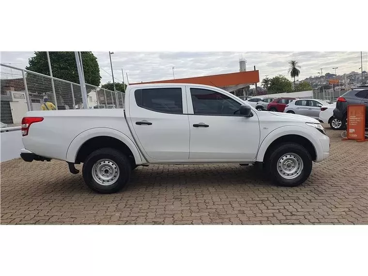 Mitsubishi L200 Triton Branco 2