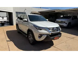 Toyota Hilux SW4