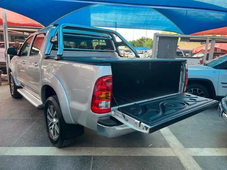 Toyota Hilux Prata 11