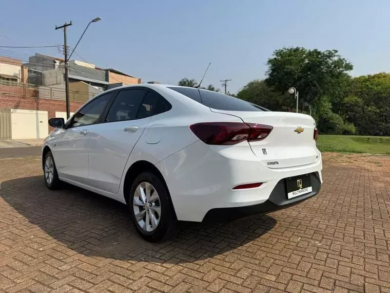 Chevrolet Onix Branco 9