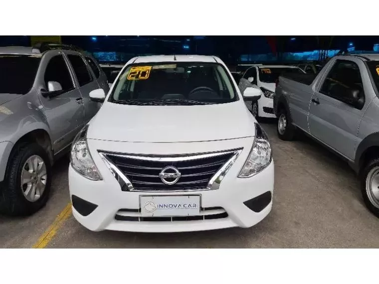 Nissan Versa Branco 2