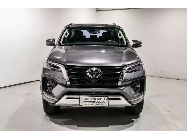 Toyota Hilux SW4 Cinza 18