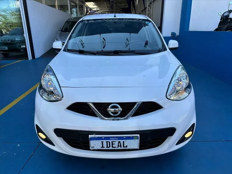 Nissan March Branco 1