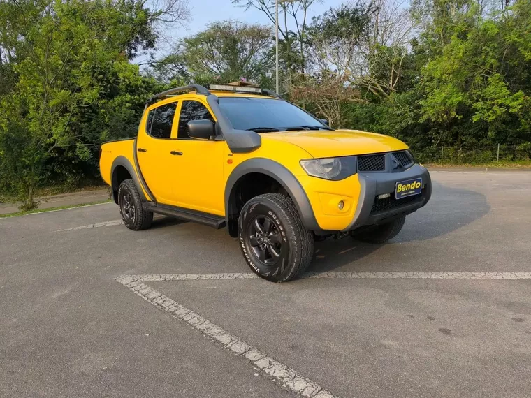 Mitsubishi L200 Triton Amarelo 3