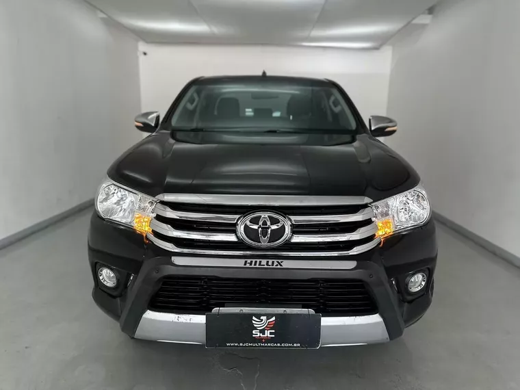 Toyota Hilux Preto 4