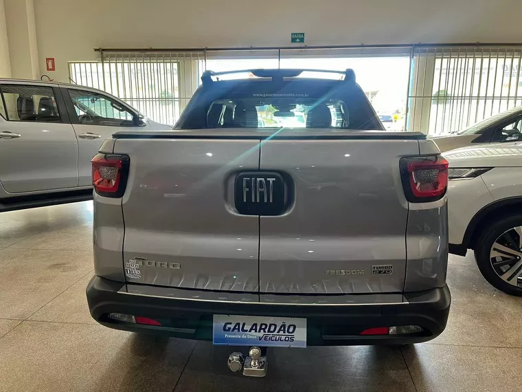 Fiat Toro Prata 2