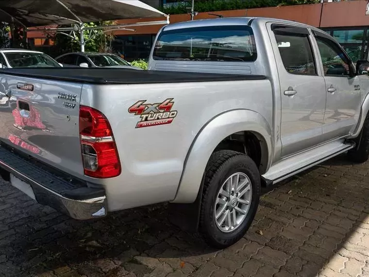 Toyota Hilux Prata 4