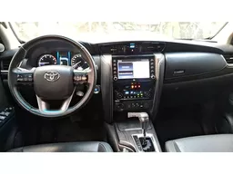 Toyota Hilux SW4