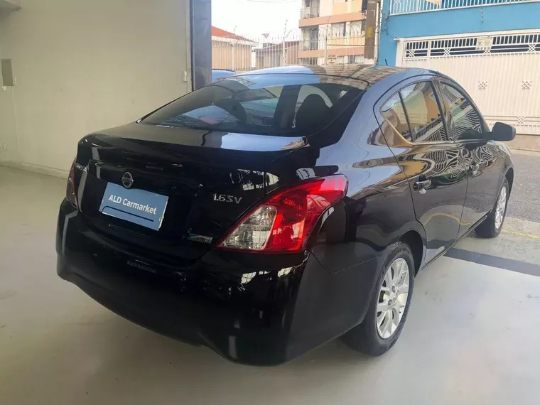 Nissan Versa Preto 11