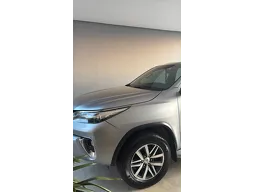 Toyota Hilux SW4