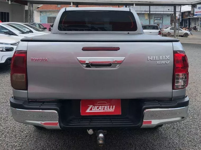 Toyota Hilux Prata 4