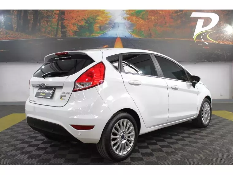 Ford Fiesta Branco 14