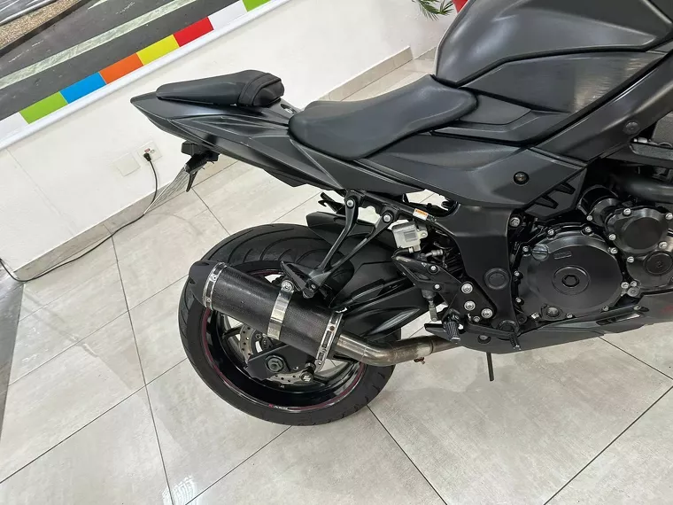 Suzuki GSX-S Preto 15