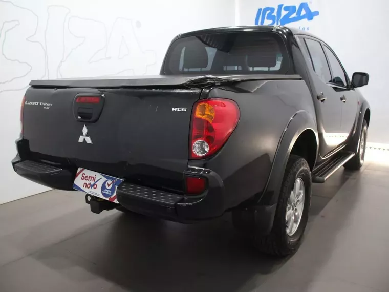 Mitsubishi L200 Triton Preto 6