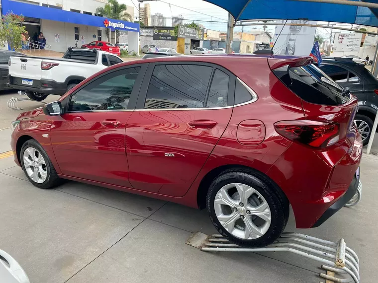 Chevrolet Onix Vermelho 8