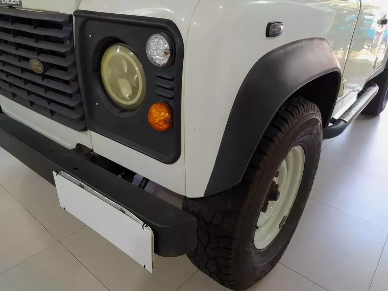 Land Rover Defender Branco 10