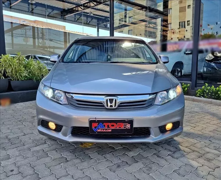 Honda Civic Cinza 1