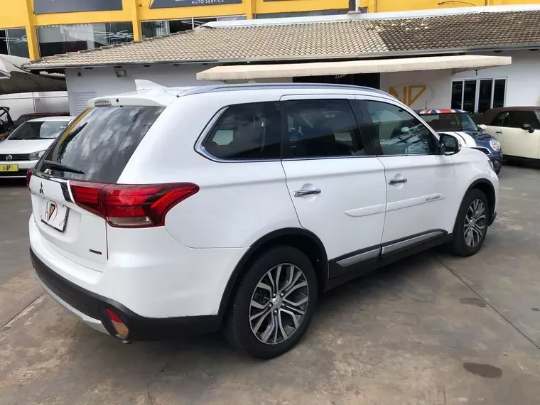 Mitsubishi Outlander Branco 2